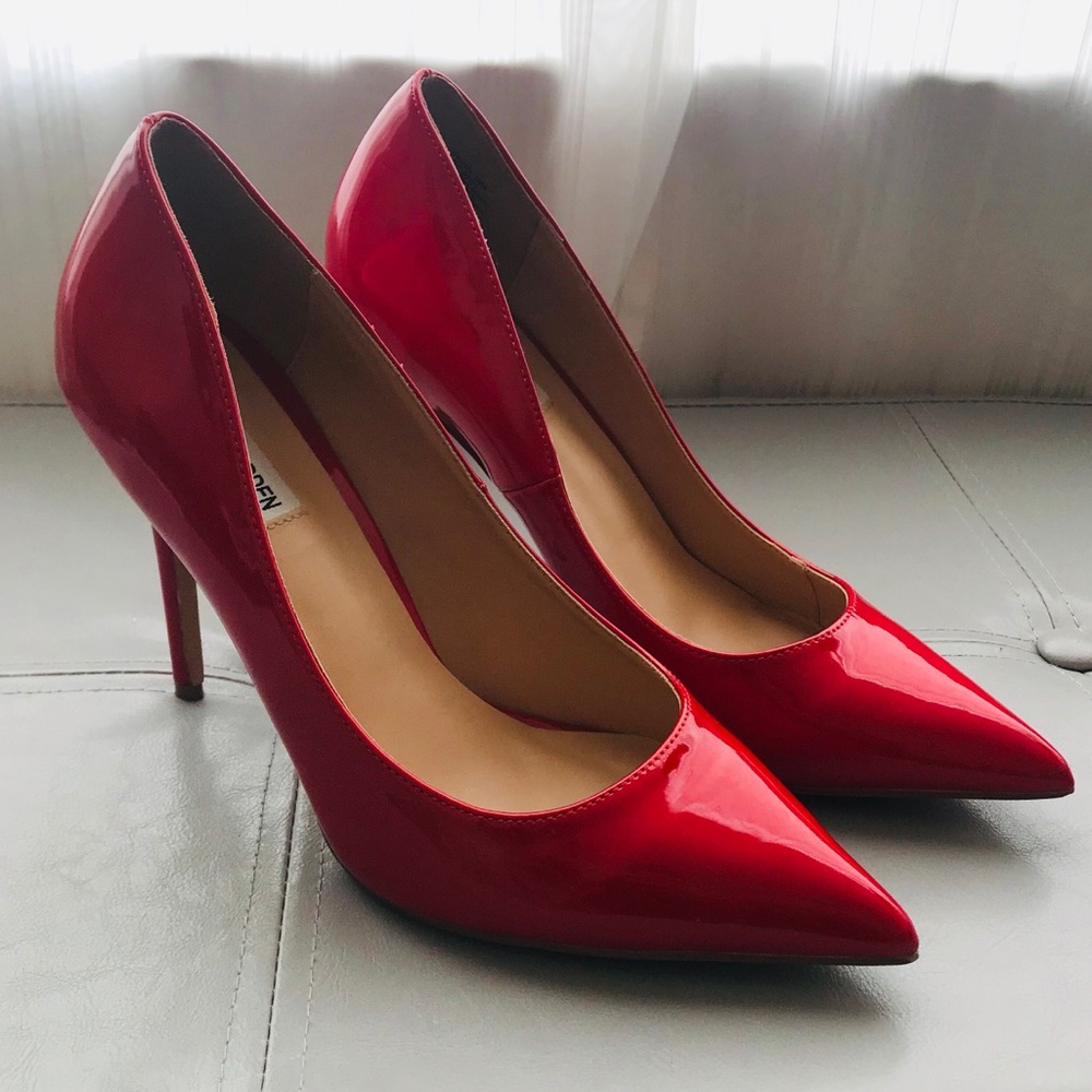Red Pumps